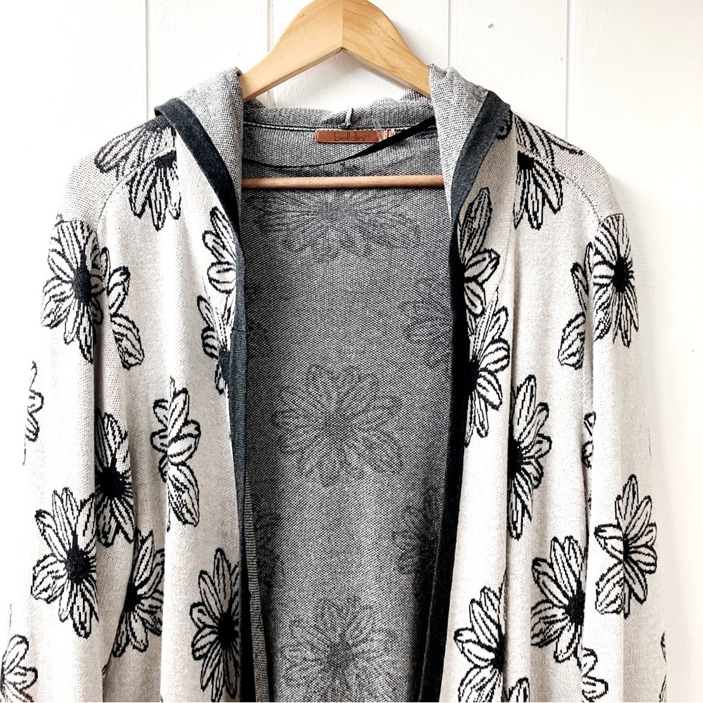 BELLDINI Womens Daisy Print Hooded Cardigan SIZE 2X Lo-Hi Hem Pockets - Picture 2 of 10